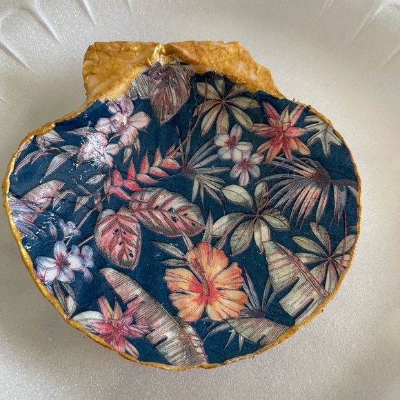 Shell trinkets - Picture 11 of 16